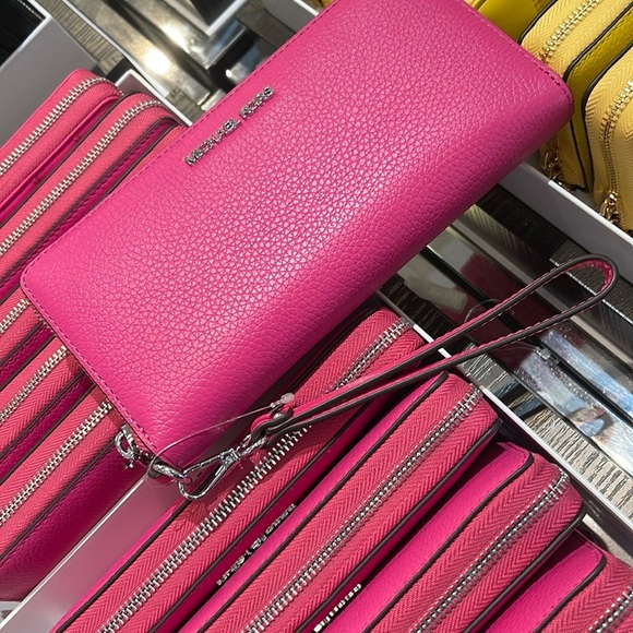 MICHAEL KORS JST 
Leather Continental Wristlet Phone Case Wallet 
Dragonfruit - Picture 3 of 16